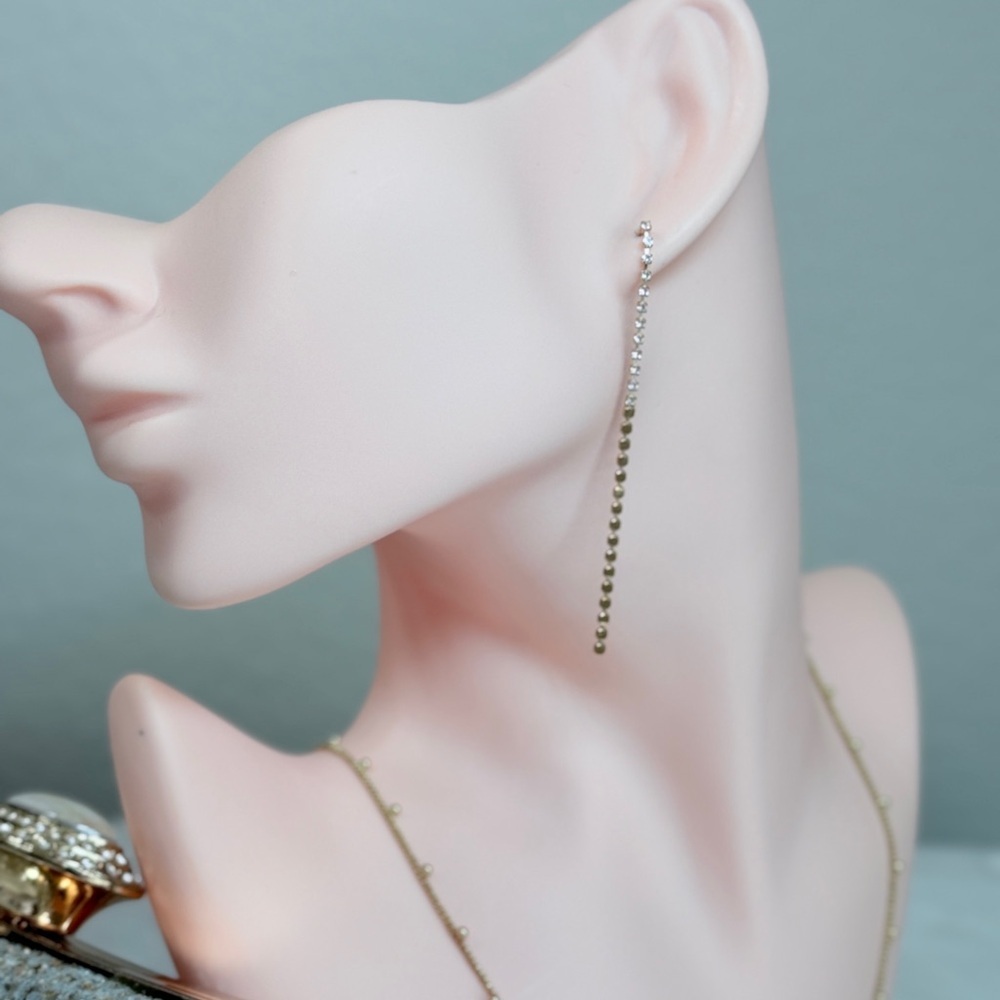 ⚜️ Elegant Gold Drop Earrings - Picture 6 of 8
